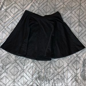 [POPULAR BASICS] Black skirt